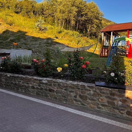 Hotel Купецький Двір à Mizhhirya  Extérieur photo