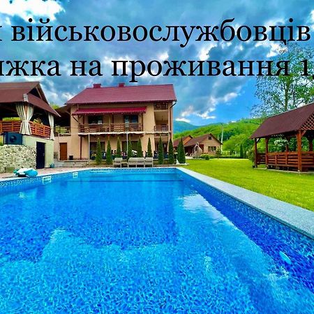 Hotel Купецький Двір à Mizhhirya  Extérieur photo