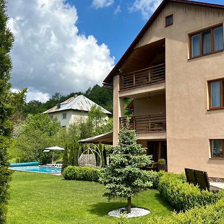 Hotel Купецький Двір à Mizhhirya  Extérieur photo
