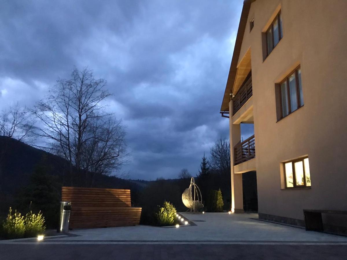 Hotel Купецький Двір à Mizhhirya  Extérieur photo