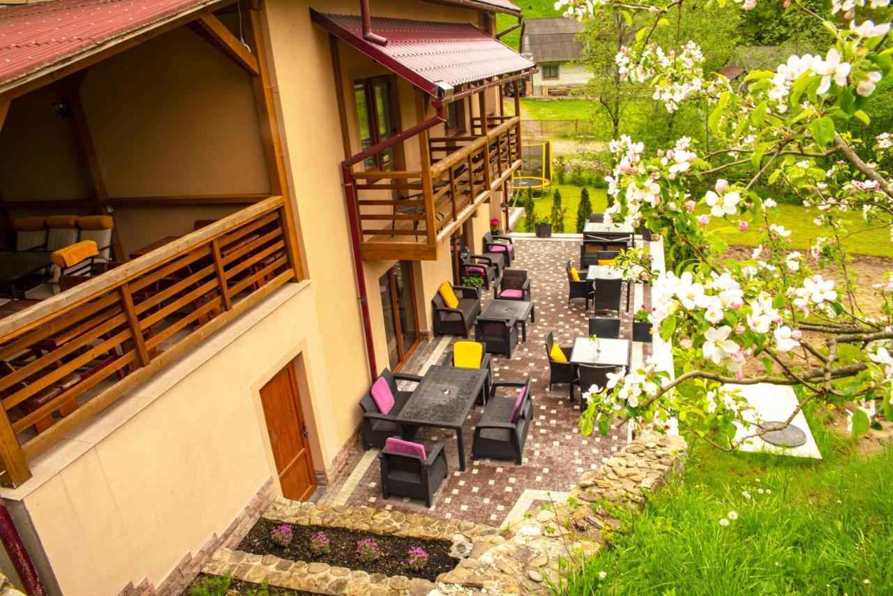 Hotel Купецький Двір à Mizhhirya  Extérieur photo