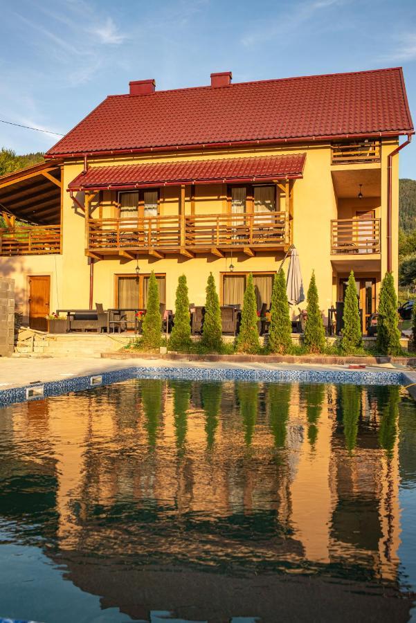 Hotel Купецький Двір à Mizhhirya  Extérieur photo
