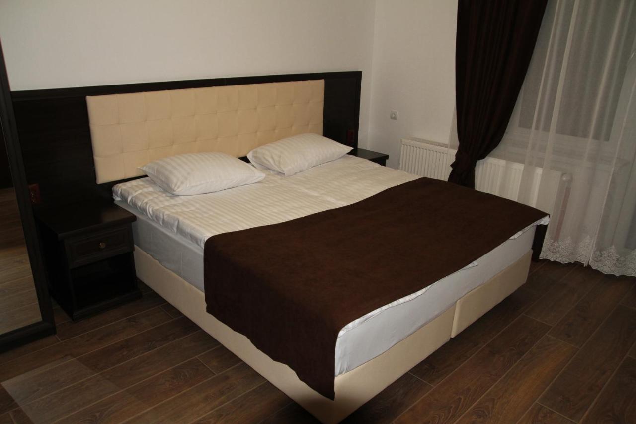 Hotel Купецький Двір à Mizhhirya  Extérieur photo