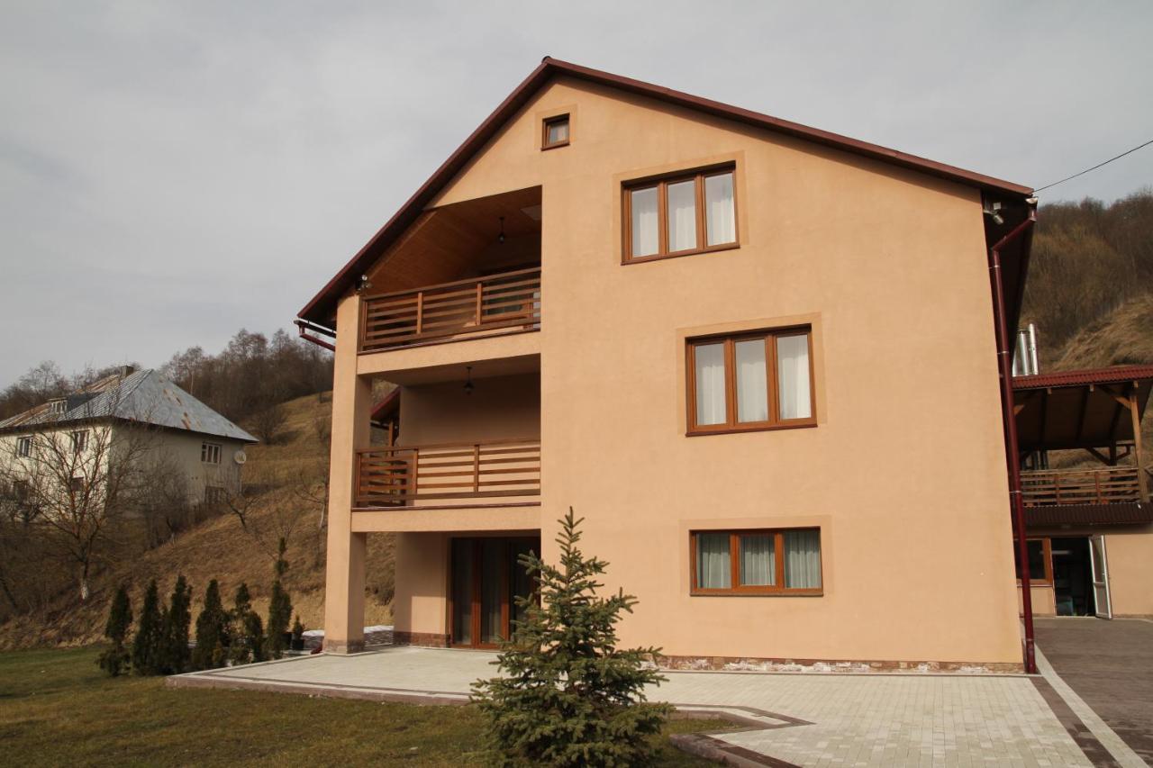 Hotel Купецький Двір à Mizhhirya  Extérieur photo
