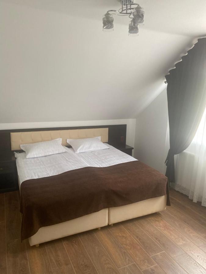 Hotel Купецький Двір à Mizhhirya  Extérieur photo