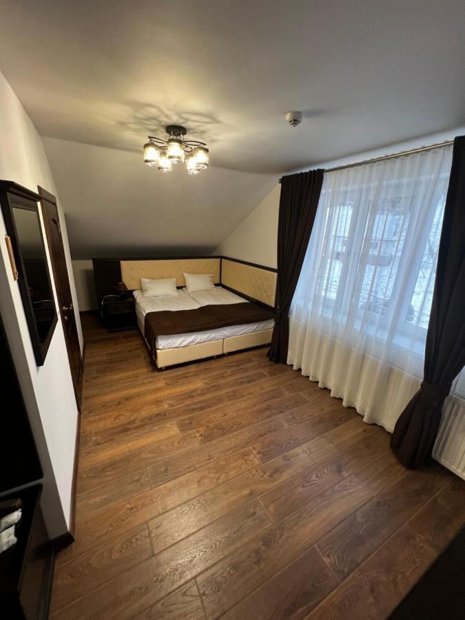 Hotel Купецький Двір à Mizhhirya  Extérieur photo