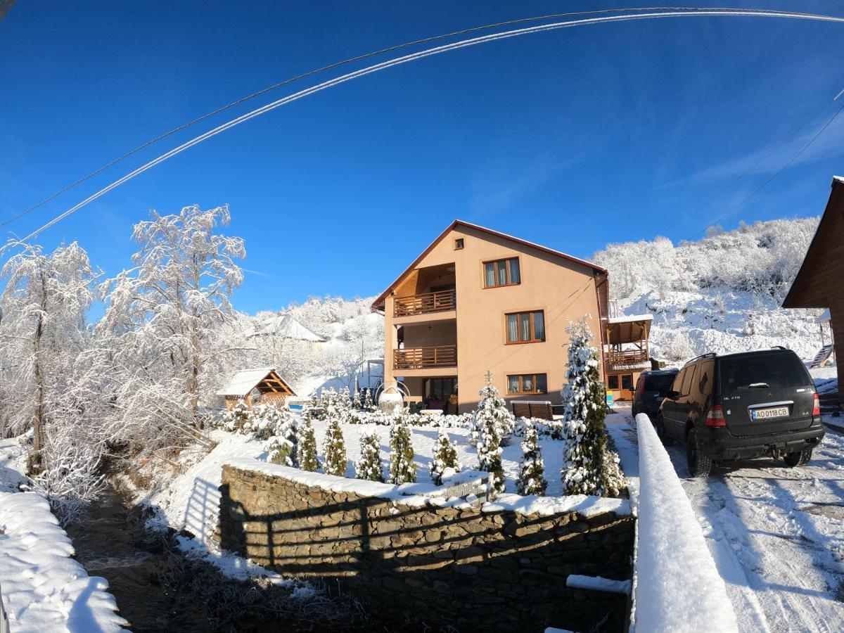 Hotel Купецький Двір à Mizhhirya  Extérieur photo
