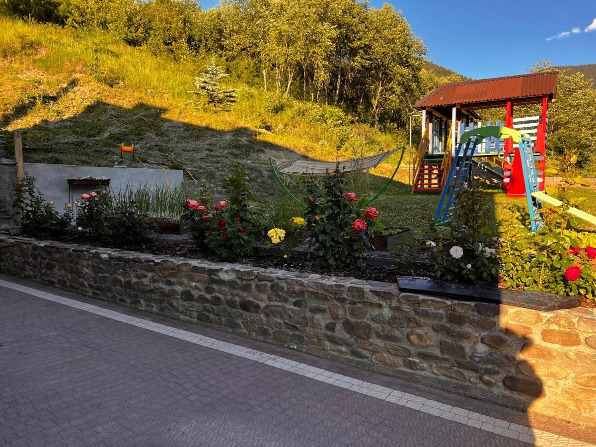Hotel Купецький Двір à Mizhhirya  Extérieur photo