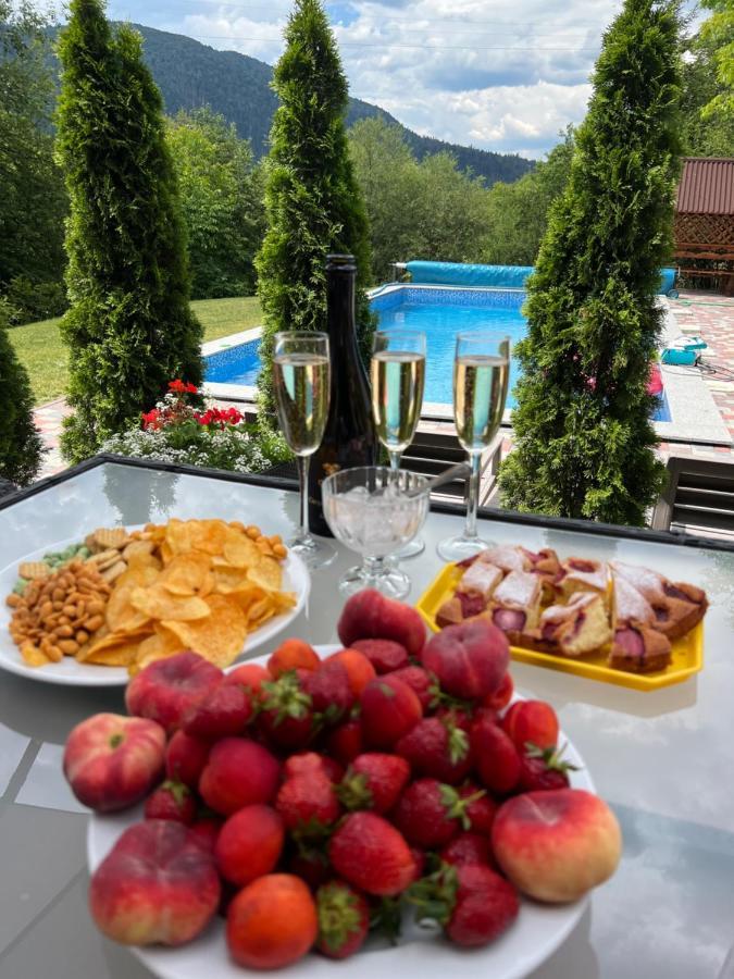 Hotel Купецький Двір à Mizhhirya  Extérieur photo